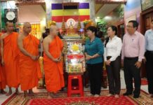 Chủ tịch MTTQVN TP.Hồ Chí Minh thăm cơ sở Phật giáo Nam tông Khmer nhân dịp Lễ Sen Dolta