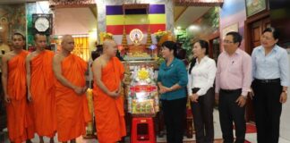 Chủ tịch MTTQVN TP.Hồ Chí Minh thăm cơ sở Phật giáo Nam tông Khmer nhân dịp Lễ Sen Dolta