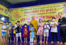 Ban Hướng dẫn Phật tử TP.HCM kết hợp với chùa Thiên Tôn (Quận 5) tổ chức văn nghệ, tặng quà trung thu