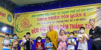 Ban Hướng dẫn Phật tử TP.HCM kết hợp với chùa Thiên Tôn (Quận 5) tổ chức văn nghệ, tặng quà trung thu