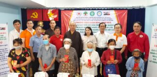 Phật giáo Quận 8 tặng quà, khám bệnh người cao tuổi