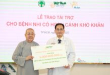 Tặng 1 tỷ đồng hỗ trợ bệnh nhi ghép tạng, điều trị bệnh hiểm nghèo