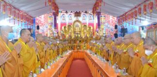 Phật giáo người Hoa tổ chức cúng dường “Ngũ bách Tăng”