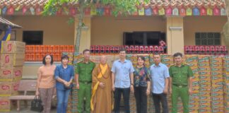 TP.Thủ Đức: Tổ đình Hội Sơn trao tặng hơn 1.000 phần quà nhân dịp năm mới 2023