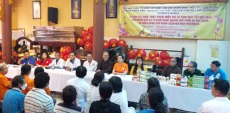 Quận 8 : Chùa Phổ Đà Sơn phát thuốc trao quà tết cho người nghèo