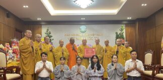 Chư tôn đức Văn phòng BTS Phật giáo TP.Hồ Chí Minh chúc Tết đến Hòa thượng Trưởng Ban Trị sự GHPGVN TP