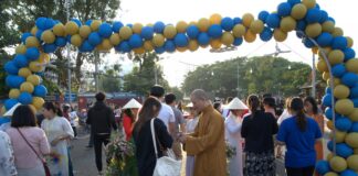 Quận 4: Chùa Phổ Hiền gây quỹ ủng hộ bệnh nhân ung thư, xây đường giao thông nông thôn