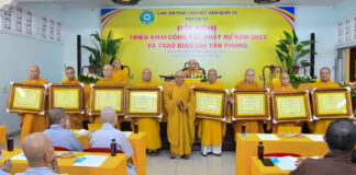 Quận 10: Ban Trị sự họp triển khai Phật sự và trao giáo chỉ tấn phong Giáo phẩm.