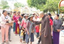 Quận 8: Chùa Vạn Liên trao quà đến đồng bào dân tộc tại Lâm Đồng