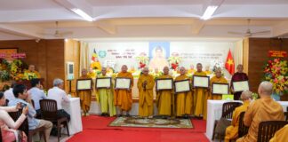 Thủ Đức: Trao giáo chỉ tấn phong giáo phẩm đến chư tôn đức trên địa bàn.