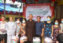 Quận 8: Chùa Pháp Thiền khám bệnh, phát thuốc và trao quà cho hộ nghèo