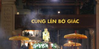 Hình ảnh lễ Mộc dục, rước Phật từ Tổ đình Ấn Quang về Việt Nam Quốc Tự