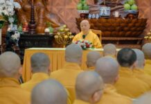 Hòa thượng Thích Lệ Trang thuyết giảng về nghi lễ thiền môn đến chư Tăng ni Phật giáo Quận 3