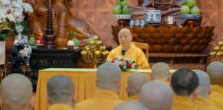 Hòa thượng Thích Lệ Trang thuyết giảng về nghi lễ thiền môn đến chư Tăng ni Phật giáo Quận 3