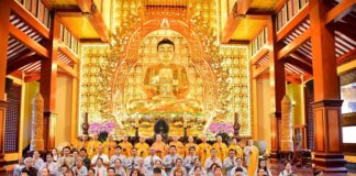 Phật giáo Q.10 cúng dường trường hạ Việt Nam Quốc Tự và tổ đình Từ Nghiêm