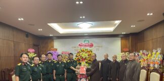 Quân khu 7, Ban chỉ huy quân sự TP, Quận 10 và Quận Ủy quận 10 đến thăm và chúc mừng Phật đản