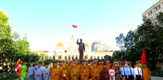 Đoàn BTS GHPGVN TP.HCM dâng hoa, dâng hương tưởng nhớ Chủ tịch Hồ Chí Minh