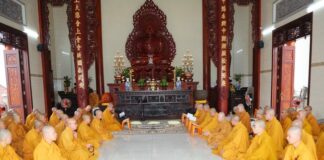 Chư Tăng Ni các trường hạ tại H.Bình Chánh Bố-tát, tụng giới kỳ đầu tiên trong mùa An cư