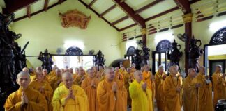 Bình Thạnh: Lễ bố-tát, tụng giới của chư Tăng Ni