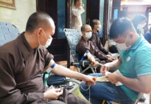 Quận 6: Chư Tăng và Phật tử tham gia hiến máu nhân đạo tại trường hạ Tổ đình Tuyền Lâm