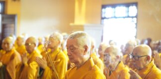 Chư Tăng tác pháp Tự tứ kết thúc khóa An cư kiết hạ PL.2567 và khánh tuế Đức Pháp Chủ tại trường hạ Việt Nam Quốc Tự