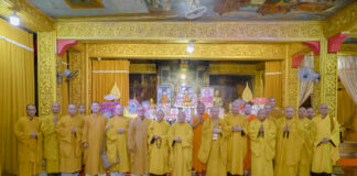 Quận 3: Hòa thượng Chủ tịch HĐTS GHPGVN thăm và cúng dường trường hạ chùa Candaransi