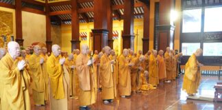 Đức Pháp chủ GHPGVN cùng chư Tăng bố tát – tụng giới tại Việt Nam Quốc Tự