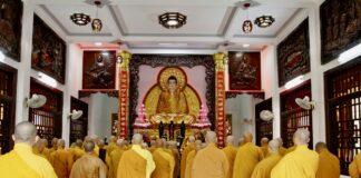 Bình Chánh : Trang nghiêm lễ Bố tát mùa an cư kiết hạ PL.2567