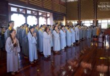 TP. Thủ Đức: Gần 1.000 người phát nguyện quy y Tam bảo tại chùa Huê Nghiêm