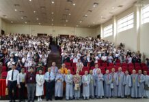 Chư Ni Phân ban Ni giới T.Ư hướng dẫn thiền tại Trường Đại học Khoa học Xã hội và Nhân văn TP.HCM