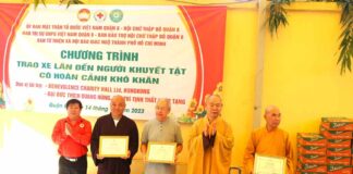 Quận 8: Trao tặng 105 xe lăn cho người khuyết tật