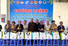 Quận 8: BTS Quận mang tết nghĩa tình đến với người dân