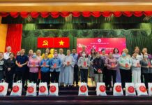 Bình Tân: Phiên chợ 0 đồng, trao tặng quà Tết đến người dân có hoàn cảnh khó khăn