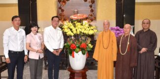 Trung tướng Phạm Ngọc Việt thăm, chúc Tết Đức Pháp chủ, Hòa thượng Chủ tịch Hội đồng Trị sự GHPGVN