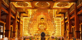 Lễ bố-tát định kỳ tại Việt Nam Quốc Tự (Quận 10)