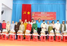 Quận 8: Khám bệnh, phát thuốc và trao quà tết cho người dân xã Tân Tây