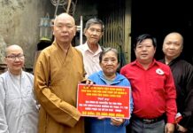 Quận 8: Phật giáo kết hợp với MTTQ TP, chính quyền quận 8 hỗ trợ gia đình bà con gặp hỏa hoạn