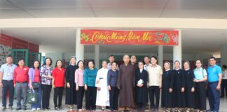 Phật giáo Người Hoa TP phối hợp với Ủy ban MTTQVN TP.HCM thăm tặng quà tại bệnh viện Nhân Ái, Bình Phước