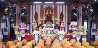 Quận 12: Tu viện Khánh An trang nghiêm tưởng niệm tổ khai sơn và trao tặng 500 phần quà tết đến bà con.