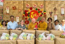 Quận 11: Hoạt động từ thiện từ quỹ “Không vàng mã” của chùa Liên Hoa