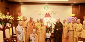 Ban Trị sự GHPGVN TP.Thủ Đức chúc Tết Hòa thượng Trưởng Ban Trị sự GHPGVN TP.Hồ Chí Minh Thích Lệ Trang