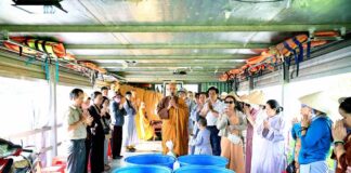 Tân Bình: Chùa Giác Tánh thả cá phóng sanh gieo duyên lành mừng Năm Mới