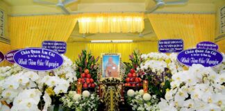 Phân ban ni giới TW và TP.HCM viếng tang cố Ni trưởng Thích nữ Như Ngọc