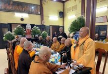 Quận 4: Ban Trị sự Phật giáo bố tát, thính giới và họp phiên đầu năm