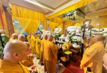 Chư tôn đức VP BTS GHPGVN TP viếng tang lễ Ni trưởng Thích nữ Tâm Hoa – Chứng minh Phân ban Ni giới T.Ư