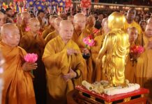 Chùm ảnh: Cung rước tôn Phật đản sanh về Việt Nam Quốc Tự