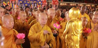 Chùm ảnh: Cung rước tôn Phật đản sanh về Việt Nam Quốc Tự