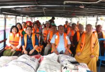 Quận 8: Tăng ni Phật tử tham gia “Ngày hội vì dòng kênh xanh”