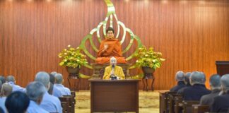 Trưởng lão Hòa thượng Thích Minh Thông sách tấn các hành giả tại hạ trường chùa Vạn Đức (TP.HCM)