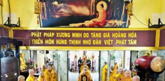 Quận 12: Chư Tôn đức Ban Trị sự và Tăng Ni trụ trì các tự viện bố tát tại chùa Quảng Đức